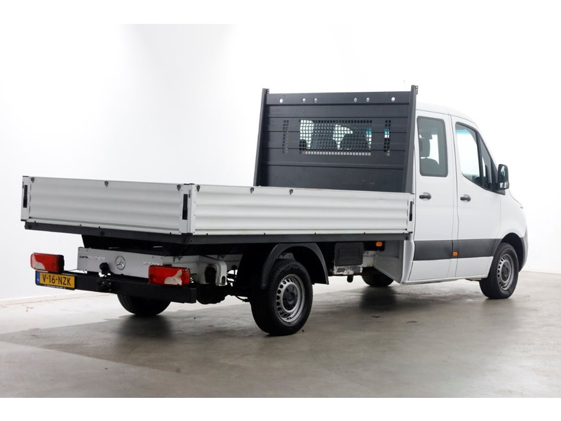 52017198-mercedes-benz-sprinter-2