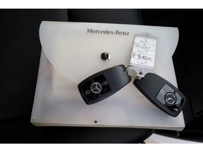 52017198-mercedes-benz-sprinter-8