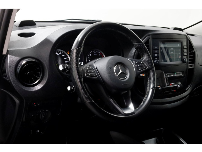 52017379-mercedes-benz-vito-17