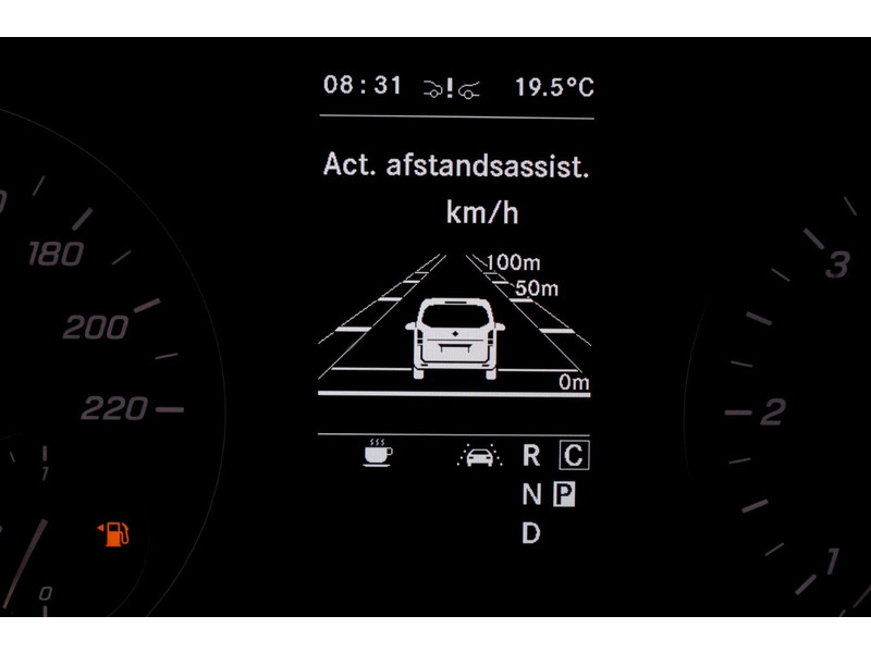 52017379-mercedes-benz-vito-21