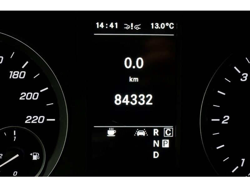 52017379-mercedes-benz-vito-22