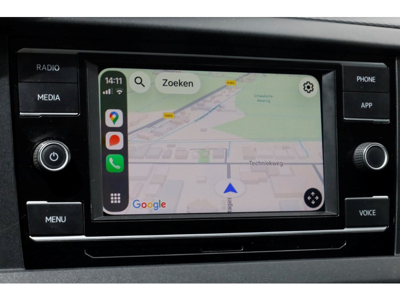 52046582-volkswagen-transporter-13