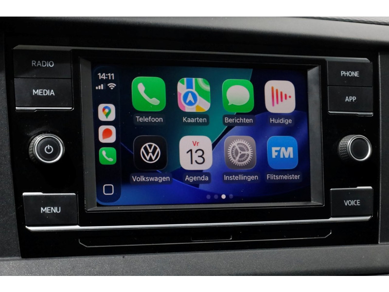 52046582-volkswagen-transporter-14