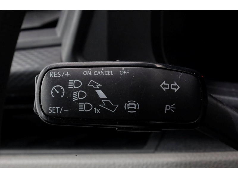 52046582-volkswagen-transporter-16