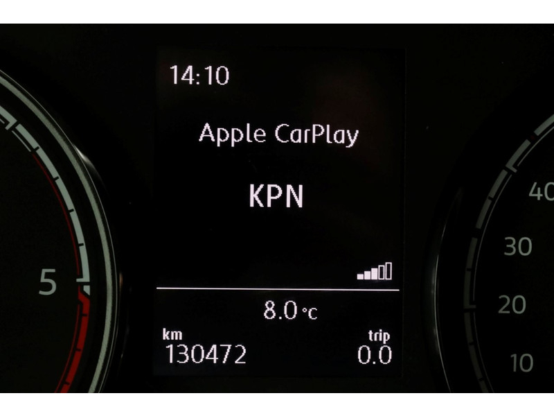 52046582-volkswagen-transporter-17