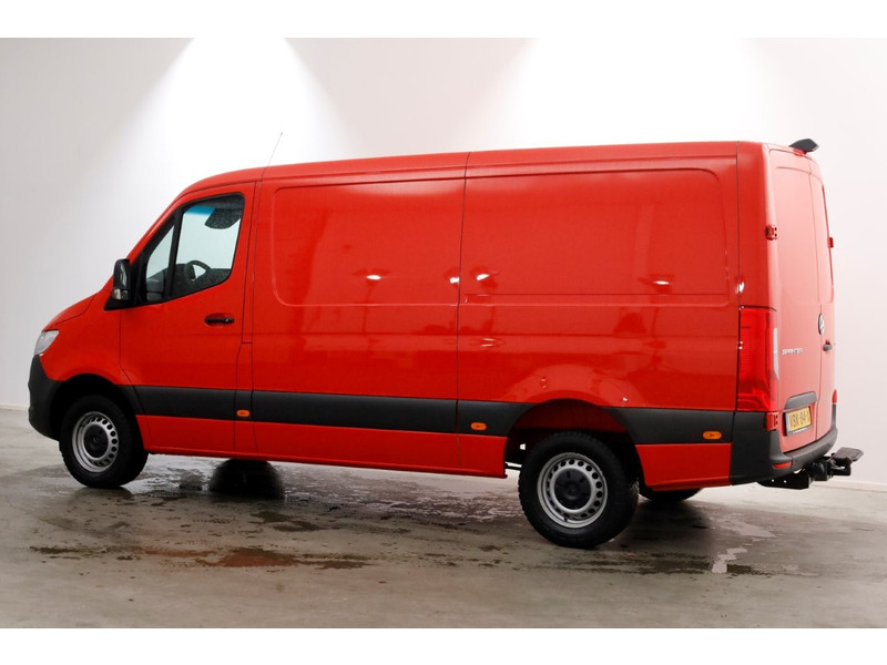 52046928-mercedes-benz-sprinter-9
