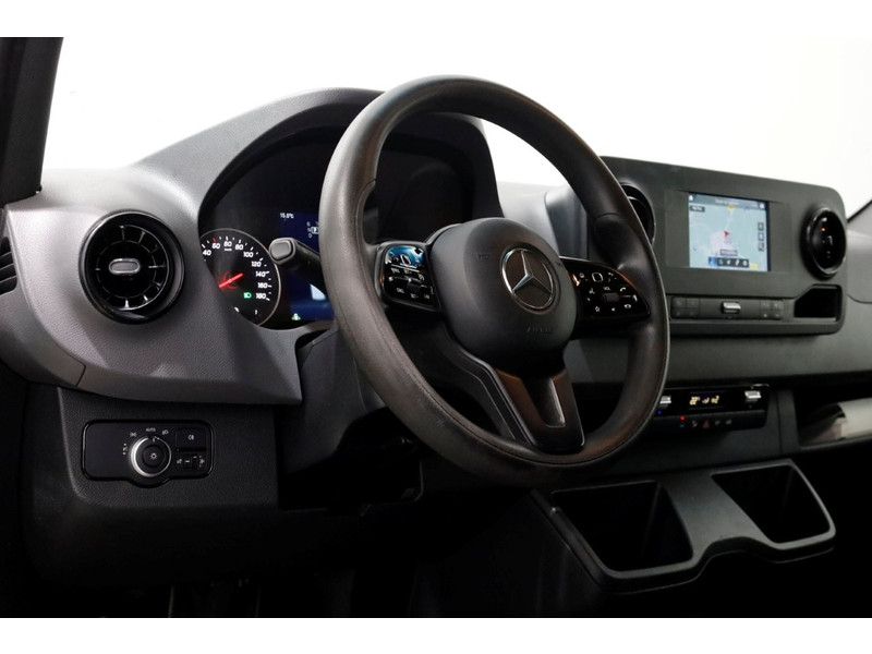 52047244-mercedes-benz-sprinter-16