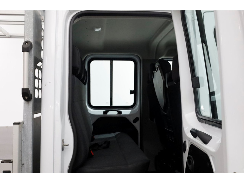 52047824-renault-master-7