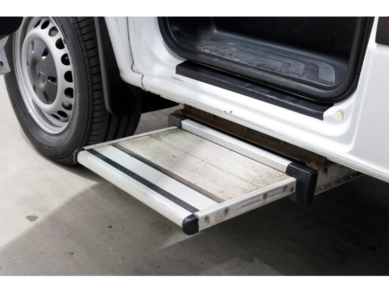 52095729-mercedes-benz-sprinter-15