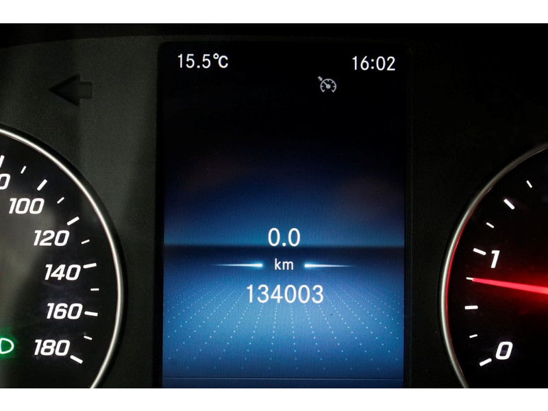 52095729-mercedes-benz-sprinter-25