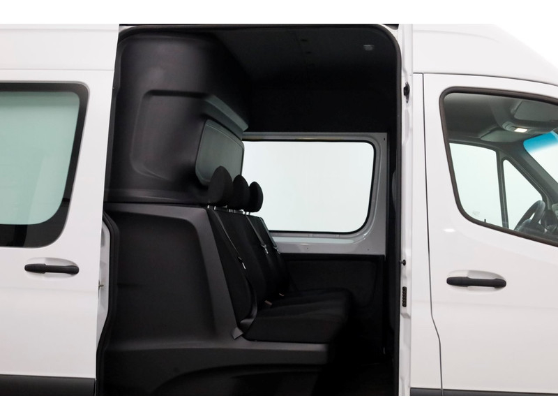 52095729-mercedes-benz-sprinter-6