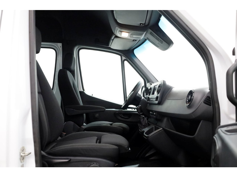 52095729-mercedes-benz-sprinter-7