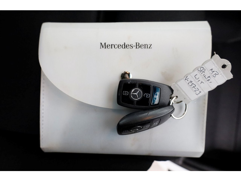 52095729-mercedes-benz-sprinter-8