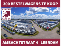 42378079-volkswagen-transporter-18