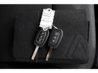 49408161-renault-express-6