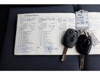 49573899-opel-vivaro-9