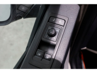 51647809-volkswagen-transporter-27