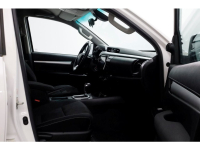 51944707-toyota-hilux-3